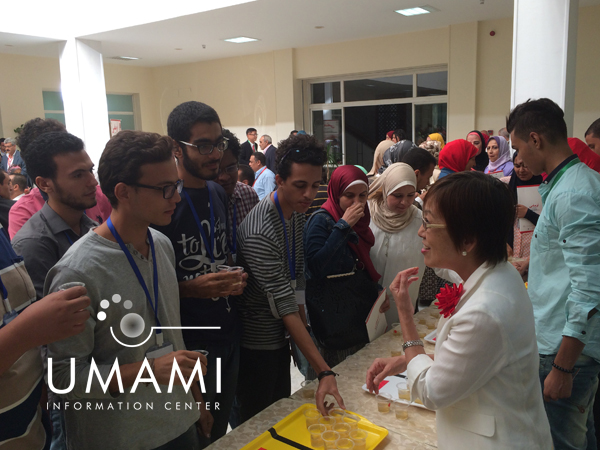 Participants carefully comparing two sorts of vegetable bouillon: With and without monosodium glutamate